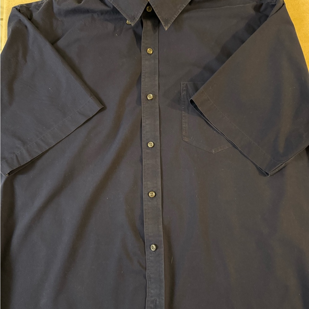 L.L. Bean Men's Navy Short Sleeve Button Down Shirt